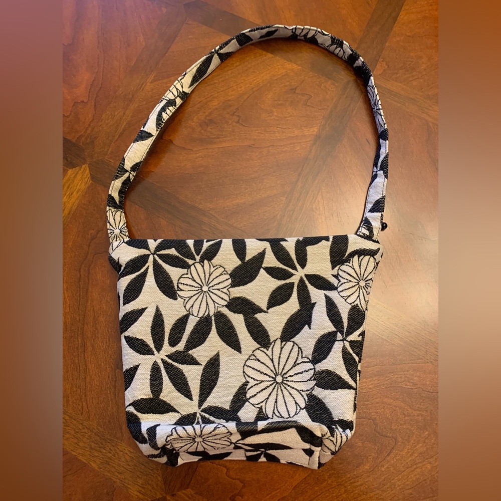 Maruca Floral Black and White Women Bag